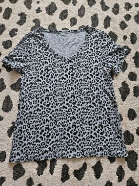 Banana Republic Black and Gray Leopard V-Neck Tee